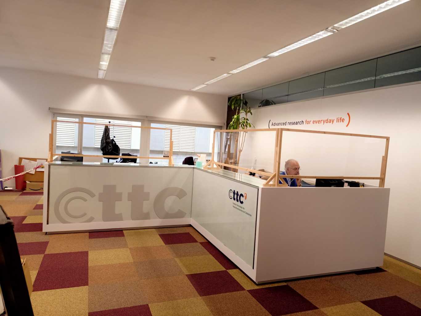 Disseny i producció de senyalització corporativa del CTTC